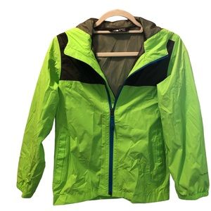 North Face, boys size medium 10/12 windbreaker jacket. Mesh lining. No rips.